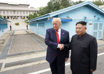Trump cruza a fronteira e se encontra com líder da Coreia do Norte